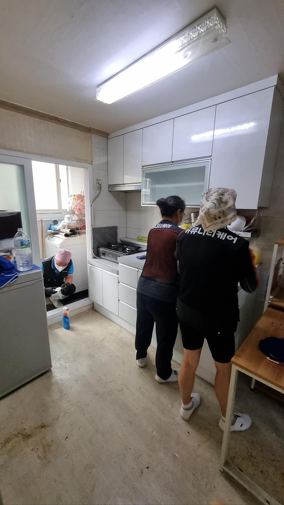 (7-1)_만수1동,_주거취약가구에“깨끗한_집,_따뜻한_돌봄”지원.jpg 이미지
