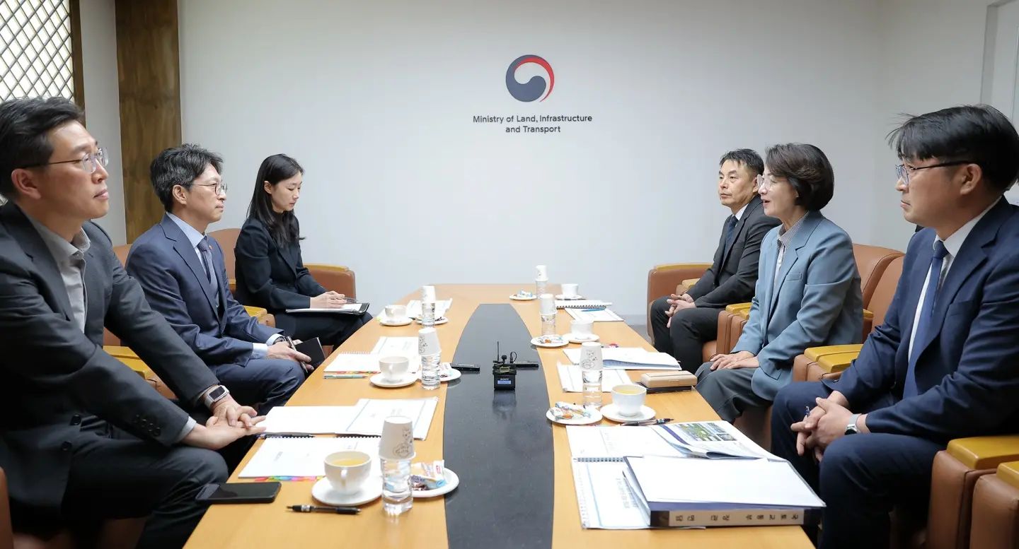 추미애, 국토부 장관 만나 ‘경기도형 주택공급 전략’ 제안 “일자리·주거 따로 놀아…물량 넘어 삶의 질까지 함께 설계해야”