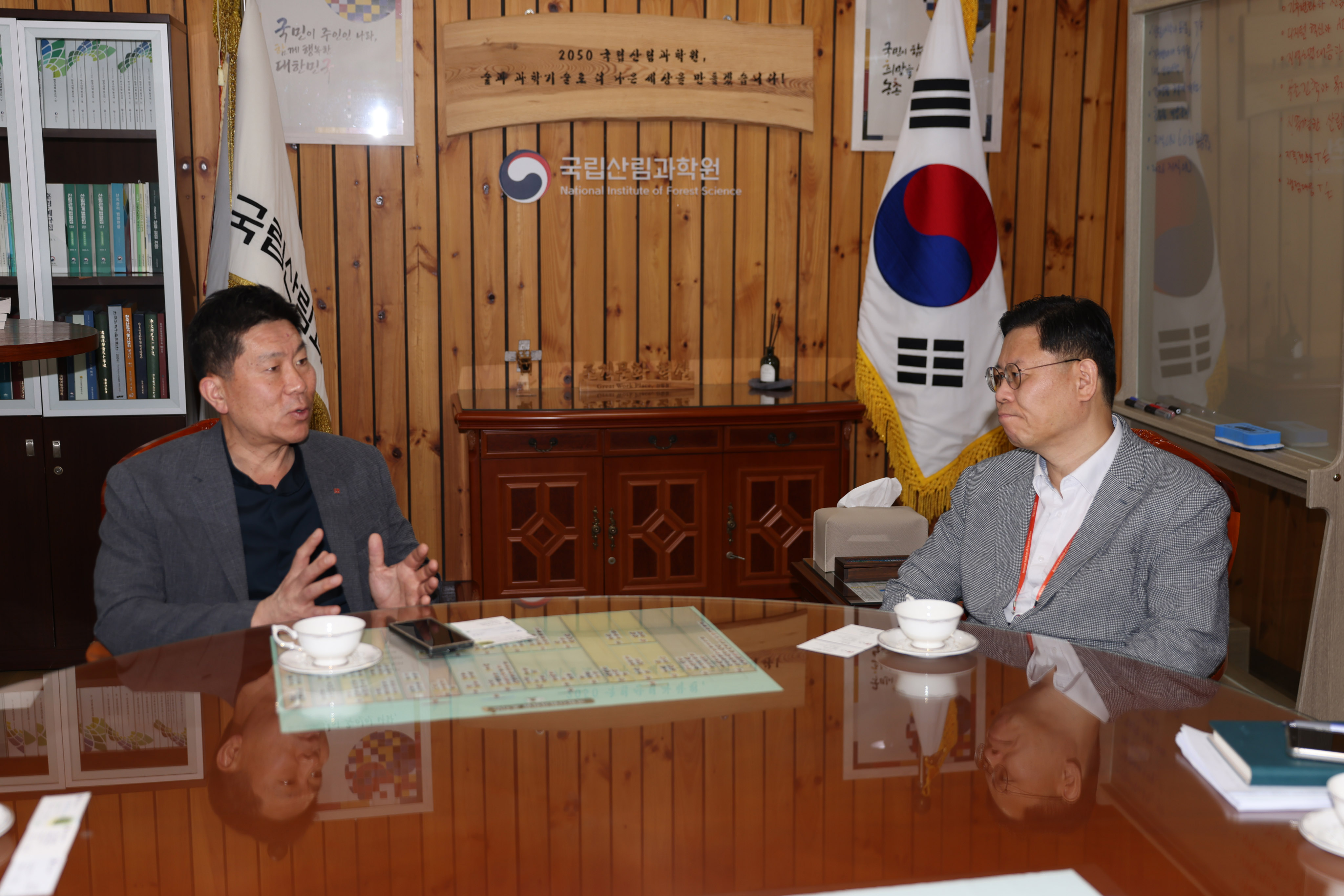 국립산림과학원-LX인터내셔널, 산림자원 활용을 위한 업무협약 체결 - 경북 산림자원수집센터 구축 협력…산림자원 활용 확대 기대 - 이미지3