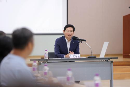 8-2. 이상일 용인특례시장은 13일 수지구청에서 리모델링주택조합 관계자들을 만나 간담회를 진행했다.JPG